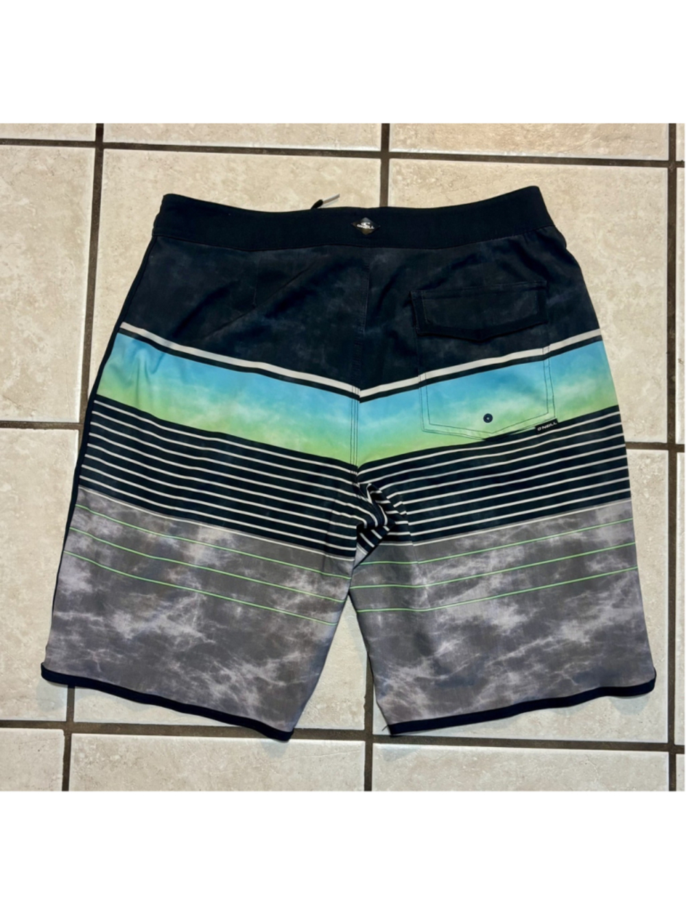 Quiksilver Shorts Mens 32 Blue Gray Stripe Board Shorts Swim Trunks Surf 9" - Picture 2 of 2